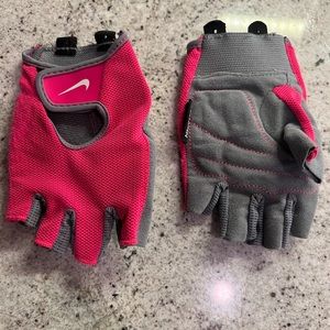 Nike dry fit workout gloves